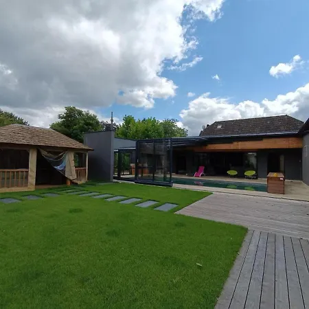 ヴィラ Reposante Pres De Avec Piscine Privee