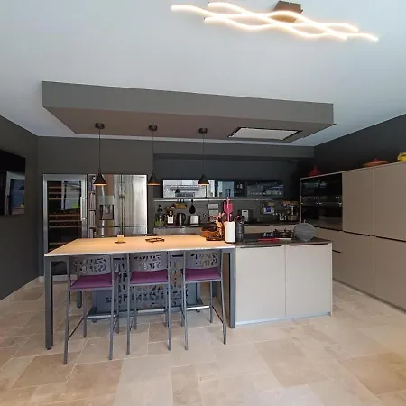 Villa Reposante Pres De Avec Piscine Privee *