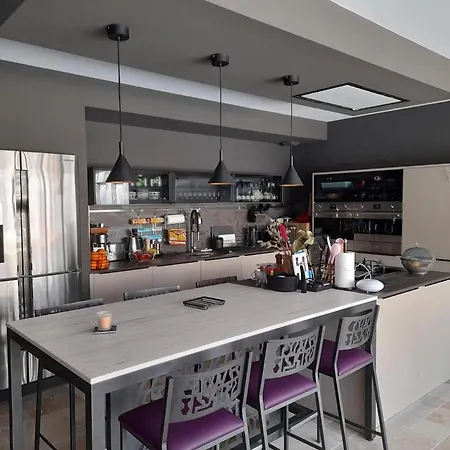 Reposante Pres De Avec Piscine Privee